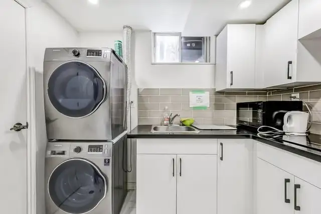 Small Private Room Available on 2nd Floor of Townhouse for Rent - Photo 9