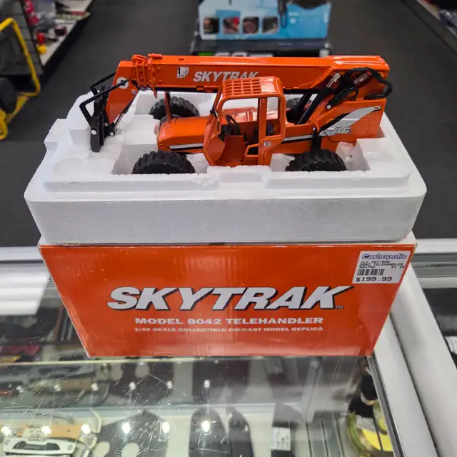 Skytracks 8042 Telehander 1:32 Diecast Model @ Cashopolis!!