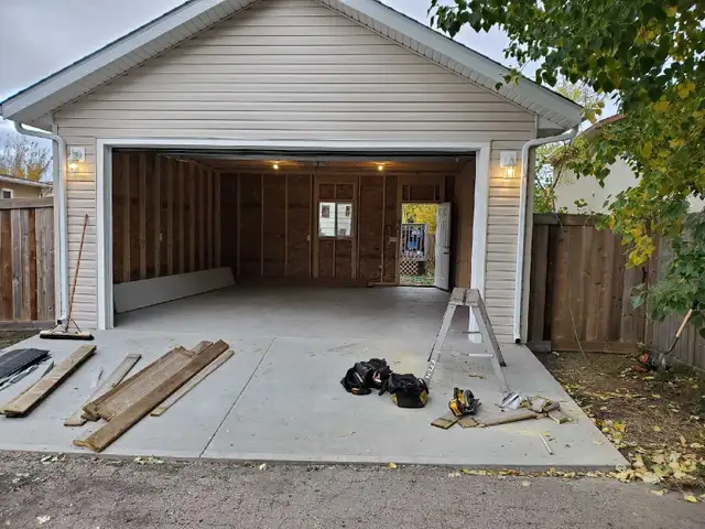 Garage builder at your service.