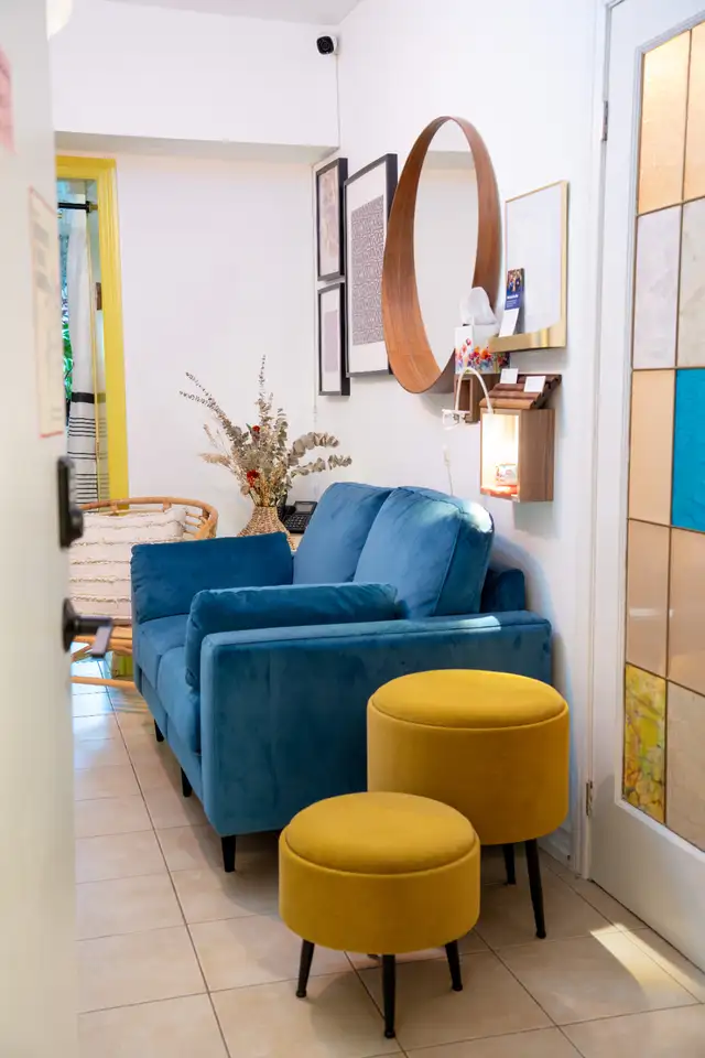 RMT/Osteo/Naturopath Treatment Room Rental Bloor St W & Bathurst - Photo 3