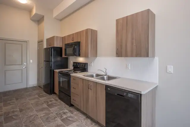 Bachelor unit in Sylvan Lake - Photo 2