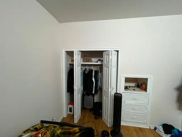 1 Bed and 1 Bath - Room For Rent!! - Photo 2