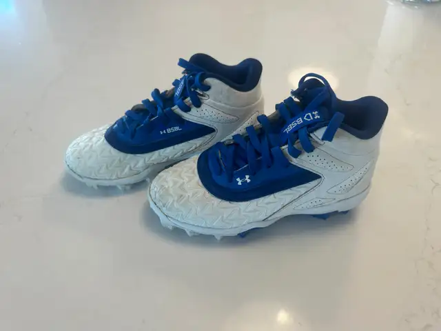 Under Armour Kids Size 13 Baseball Cleats