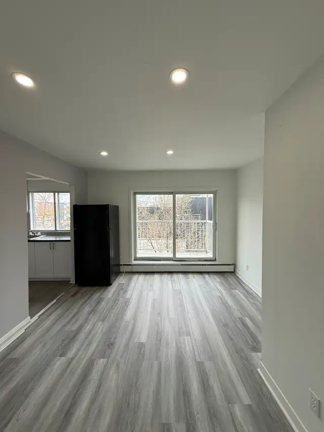 2 1/2 Apt STUDIO Visite entre 11:00 et 3:00 Lundi au Vendredi - Photo 2