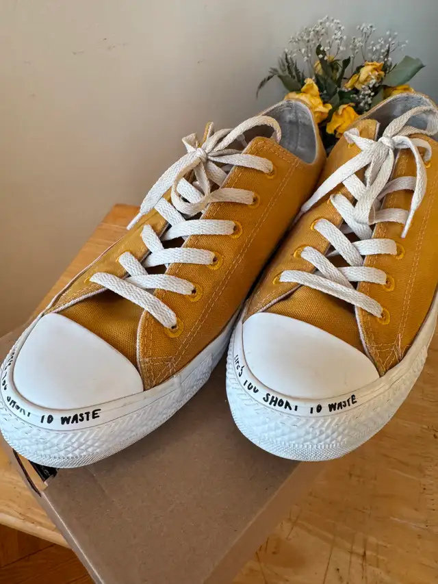 Selling a 7.5 Men's pair of Converse Chuck Taylor All Stars $30