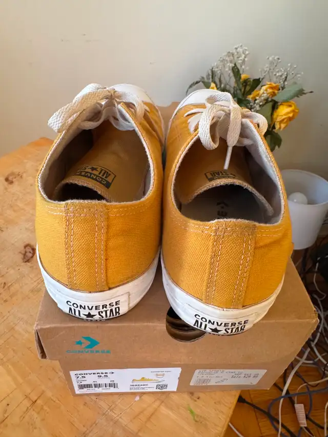 Selling a 7.5 Men's pair of Converse Chuck Taylor All Stars $30 - Photo 2