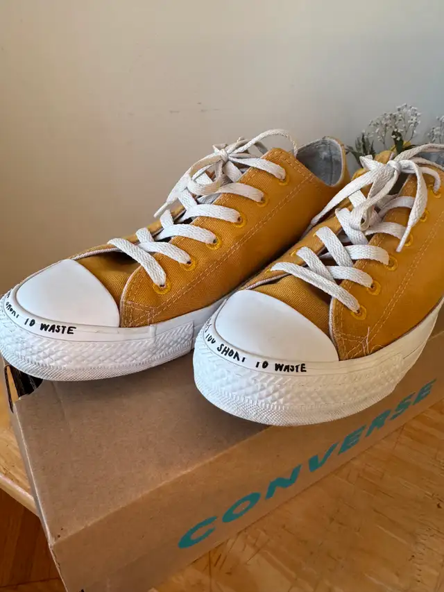 Selling a 7.5 Men's pair of Converse Chuck Taylor All Stars $30 - Photo 3
