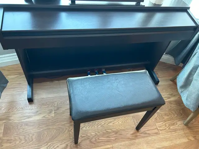 Yamaha Piano - Photo 3