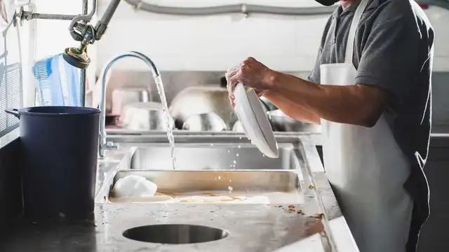 looking for dishwashing job