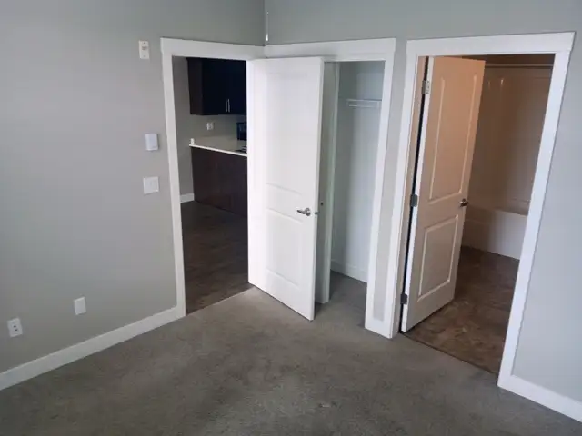 $1395 / One Bedroom / One Bathroom Plus Den - Move-in Ready! - Photo 7
