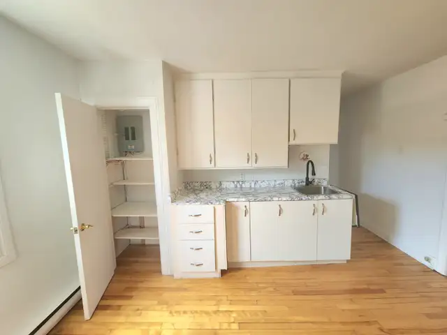 4 1/2 Duplex 2e étage électroménagers - Photo 8