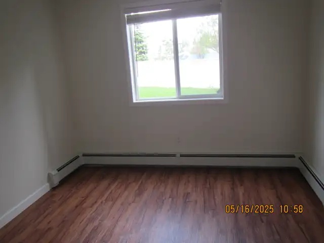 2 Bdrm, 2 Bath , Clean Quiet, Adult Only Apts in West Lethbridge - Photo 4