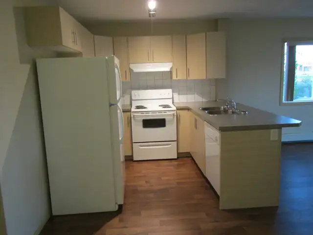2 Bdrm, 2 Bath , Clean Quiet, Adult Only Apts in West Lethbridge - Photo 8
