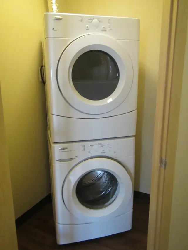 2 Bdrm, 2 Bath , Clean Quiet, Adult Only Apts in West Lethbridge - Photo 9