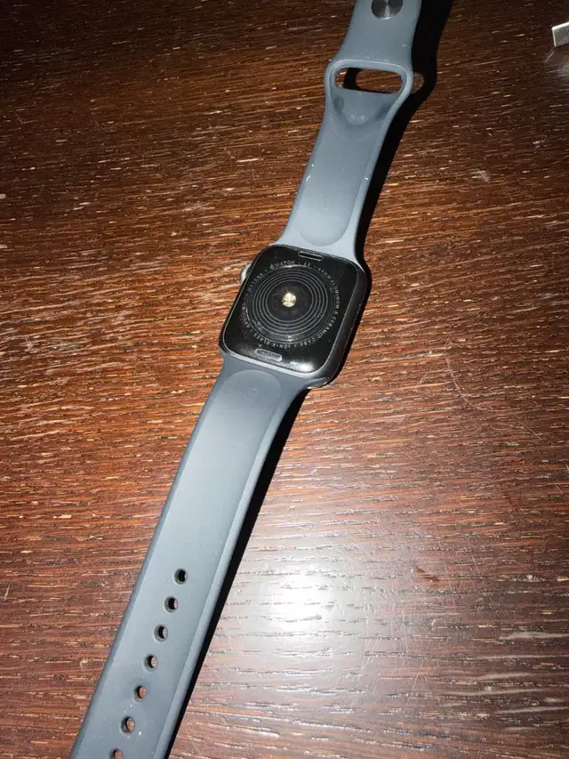 Apple Watch SE 44mm - Photo 2