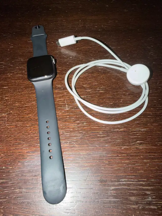 Apple Watch SE 44mm - Photo 3