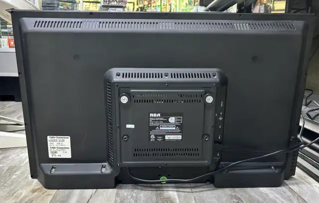 RCA 32" LED TV - Photo 2