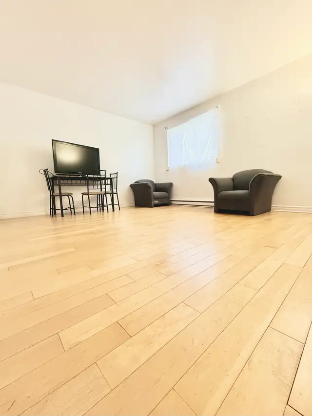 Grande 5 1/2 à Longueuil (triplex)