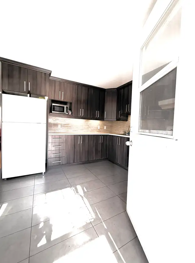 Grande 5 1/2 à Longueuil (triplex) - Photo 7