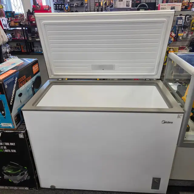Midea 10.3cu Chest Deep Freezer @ Cashopolis!!