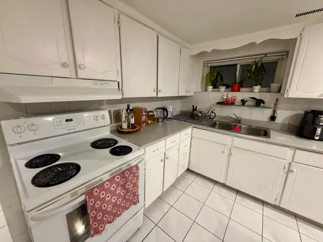 3 bedroom lowered price Jane/Wilson/ Weston Rd. Basement - Photo 2