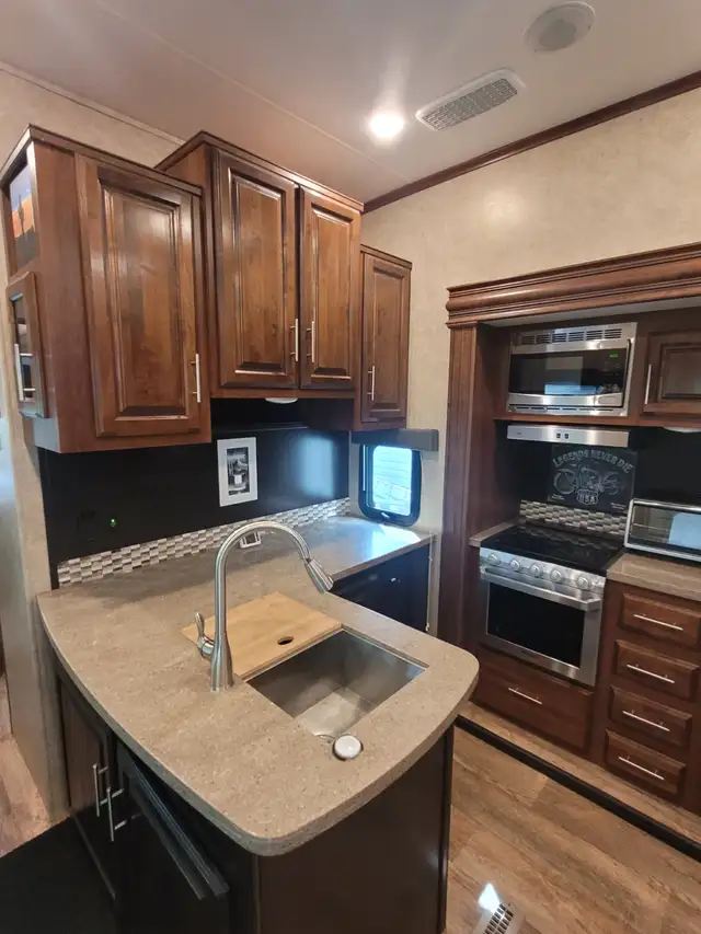 2018 Jayco Eagle 339 FLQS - Photo 6