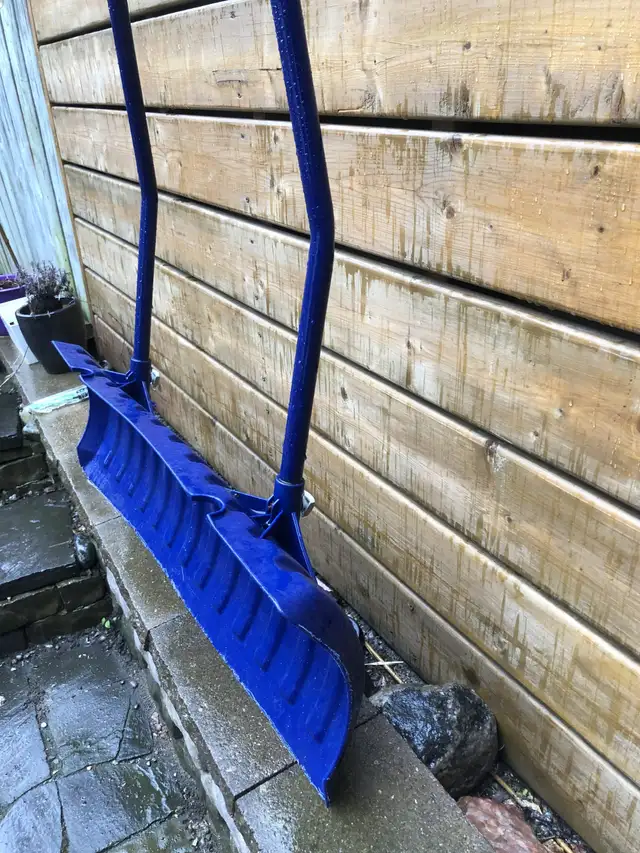 3' foot double handle winter snow shovel. Like New $20 - Photo 3