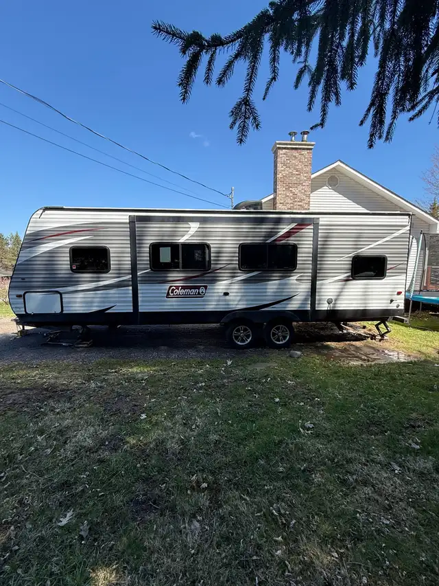 2018 Coleman 263BH 26 foot travel trailer - Photo 2