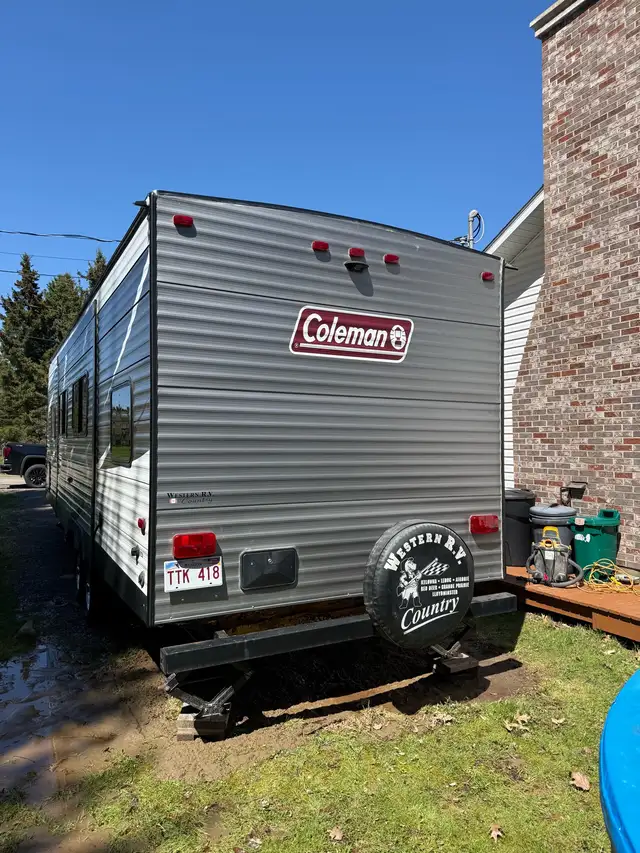 2018 Coleman 263BH 26 foot travel trailer - Photo 3
