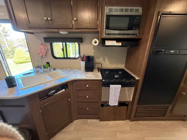 2018 Coleman 263BH 26 foot travel trailer - Photo 7