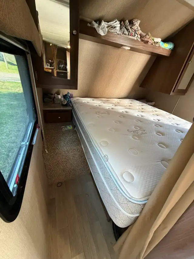 2018 Coleman 263BH 26 foot travel trailer - Photo 8