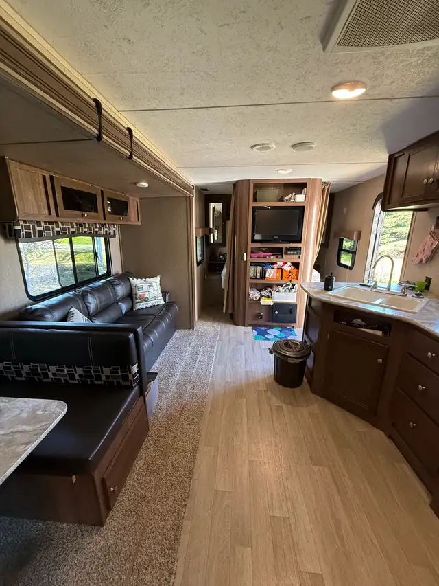 2018 Coleman 263BH 26 foot travel trailer - Photo 9