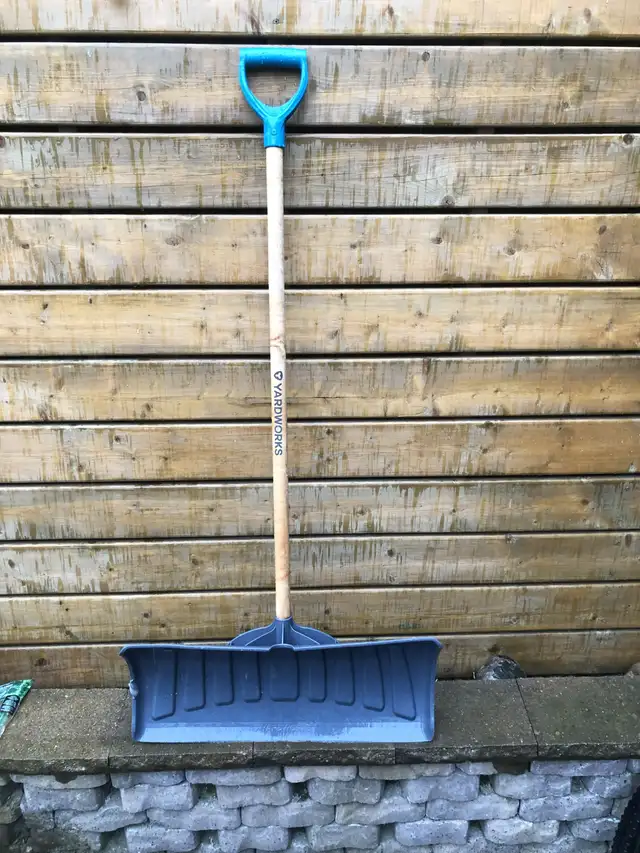 26' snow shovel Like NEW $15 call text email Mike 416.839.2097