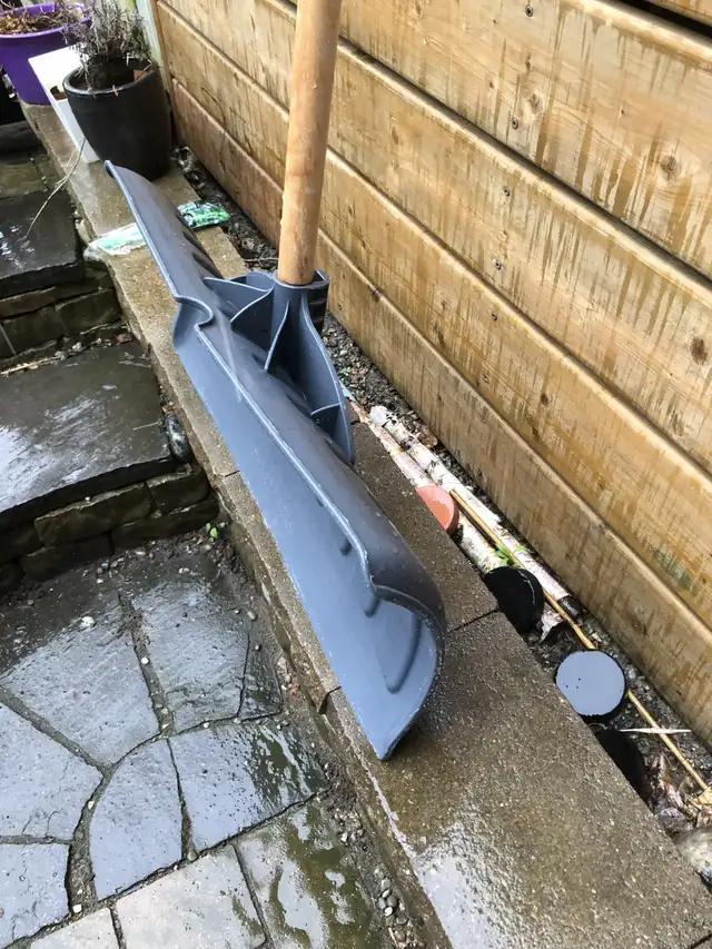 26' snow shovel Like NEW $15 call text email Mike 416.839.2097 - Photo 2