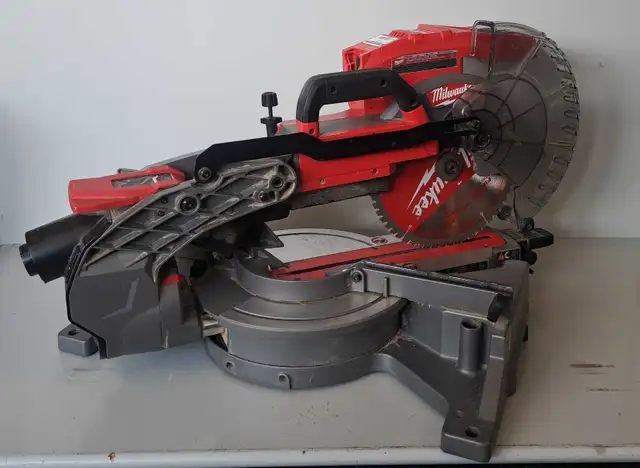 10' 18V Milwaukee Sliding Miter Saw 273420 (32546338)
