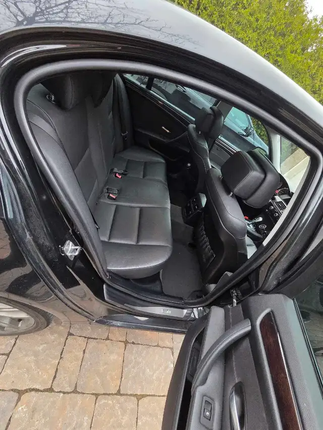 2010 BMW 528 Xi - Photo 9