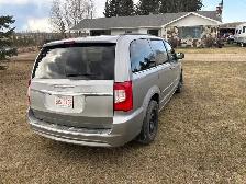 2016 Chrysler Town and Country - Photo 4
