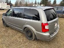 2016 Chrysler Town and Country - Photo 5