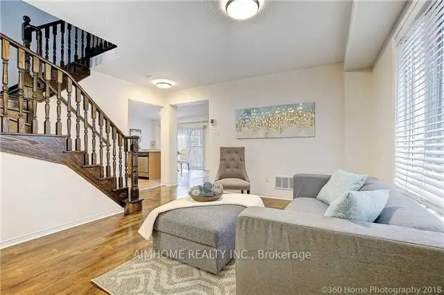 Offering a rent from June 1st in Brampton - Photo 3