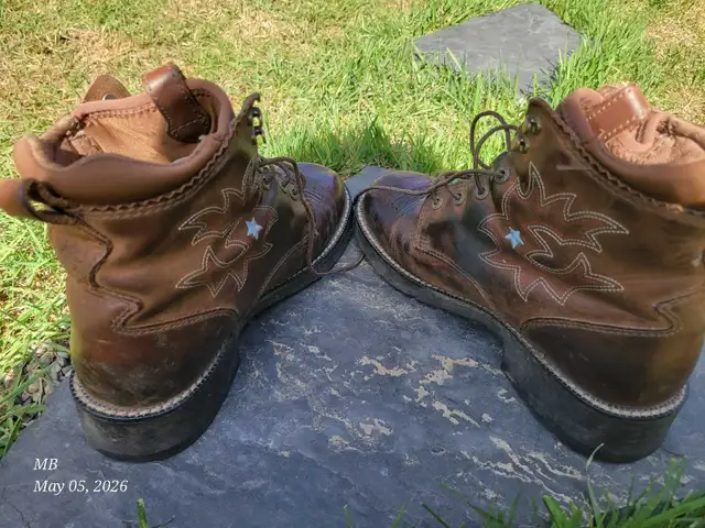 ARIAT WOMEN'S LACE-UP LEATHER BOOTS - Photo 5