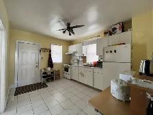 4 Beds Big House for Rent – 69 Shepherd St E, Windsor - Photo 5