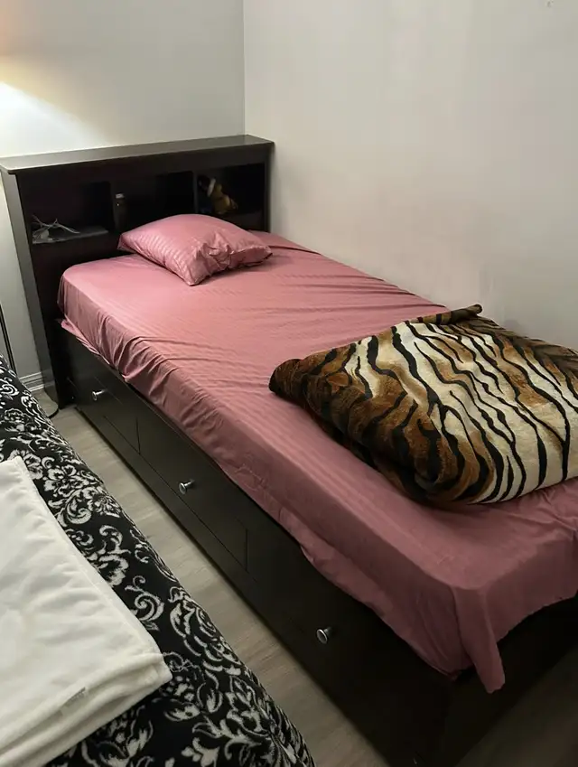 Pair of Matching Twin Storage Beds   Bookshelf Headboards & Matt - Photo 3