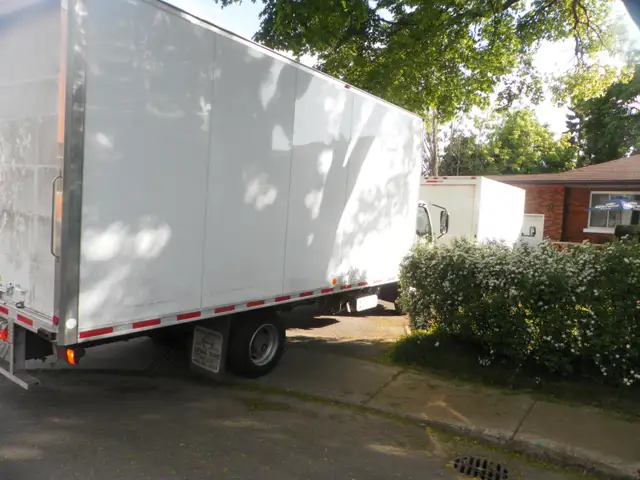 ON RECRUTENT DES CHAUFEURS CLASSE 05 CAMIONS 20 PIEDS - Photo 2