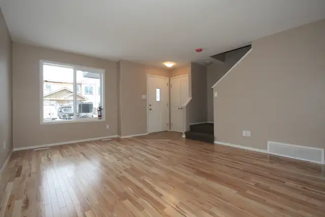 3 Bed, 1.5 Bath Townhouse - South Side, Quiet - Photo 6
