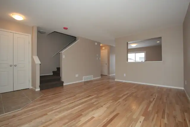 3 Bed, 1.5 Bath Townhouse - South Side, Quiet - Photo 7