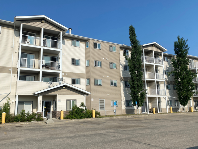#1534 - 2 Bed/ 1 Bath condo in Royal Oaks Manor Avail. July 1st