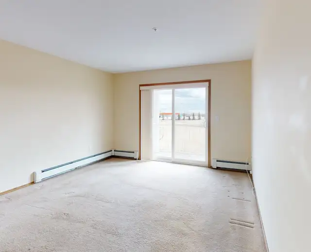 #1534 - 2 Bed/ 1 Bath condo in Royal Oaks Manor Avail. July 1st - Photo 3