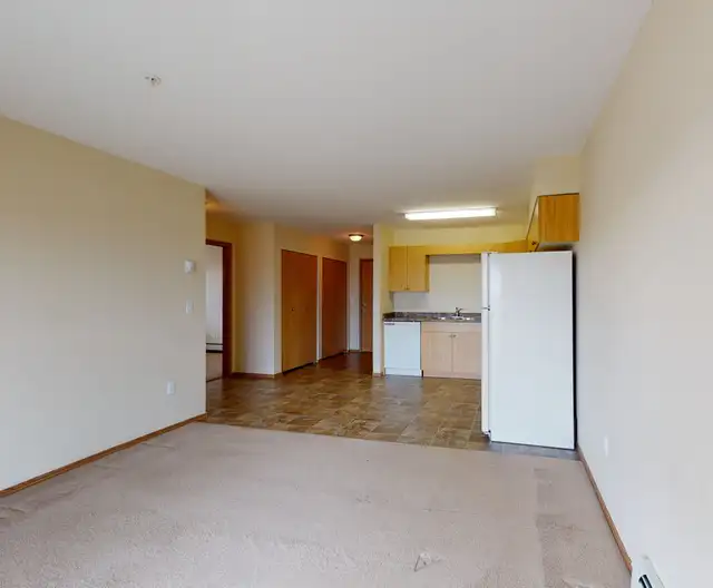 #1534 - 2 Bed/ 1 Bath condo in Royal Oaks Manor Avail. July 1st - Photo 4