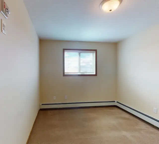 #1534 - 2 Bed/ 1 Bath condo in Royal Oaks Manor Avail. July 1st - Photo 6