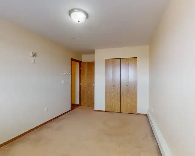 #1534 - 2 Bed/ 1 Bath condo in Royal Oaks Manor Avail. July 1st - Photo 7